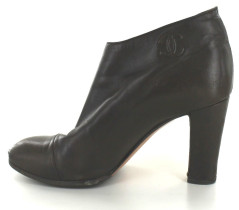 Bottines CHANEL en cuir marron foncé T 37,5