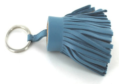 Porte-clefs HERMES pompom en cuir bleu jean et marron