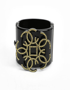 Manchette CHANEL resine noire CC strass jaunes