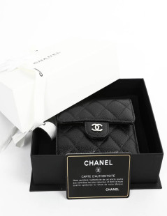 Petit portefeuille CHANEL cuir grainé noir