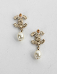 Boucles d'oreille CHANEL perles en verre et strass