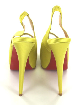 Escarpins CHRISTIAN LOUBOUTIN satin jaune