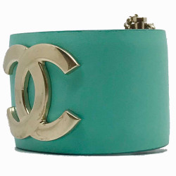 Manchette CHANEL cuir lisse vert clair