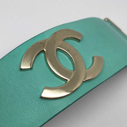 Manchette CHANEL cuir lisse vert clair