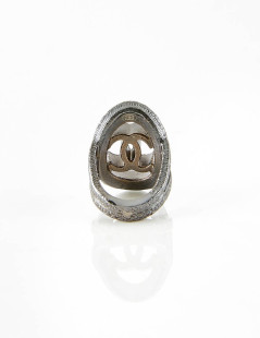 Bague CHANEL ovale perlée gris