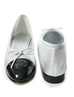 Ballerines T38.5 CHANEL Bicolores argent noir