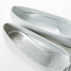 Ballerines T38.5 CHANEL Bicolores argent noir