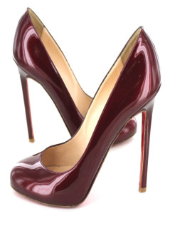 Escarpins CHRISTIAN LOUBOUTIN en cuir verni rouge