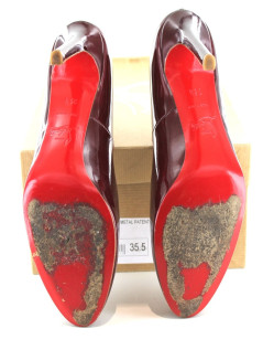 Escarpins CHRISTIAN LOUBOUTIN en cuir verni rouge