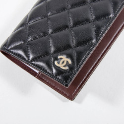 Porte passeport CHANEL cuir matelassé noir