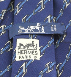 Cravate HERMES en soie imprimée bleue marine motif sellier