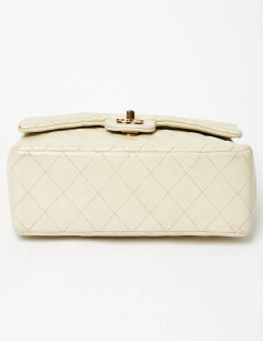 Chanel Timeless classic bag in beige