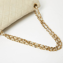 Timeless CHANEL cuir d'agneau matelassé gold