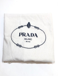 Portefeuille Prada noir en cuir verni et clous