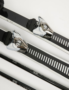 Skis CHANEL noir et blanc