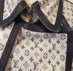 Manteau LOUIS VUITTON avec sigle imprimé T42