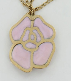 Collier camélia CHANEL rose