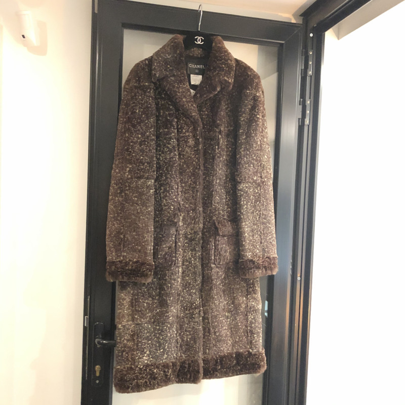 Manteau T 42 CHANEL en lapin marron tacheté blanc