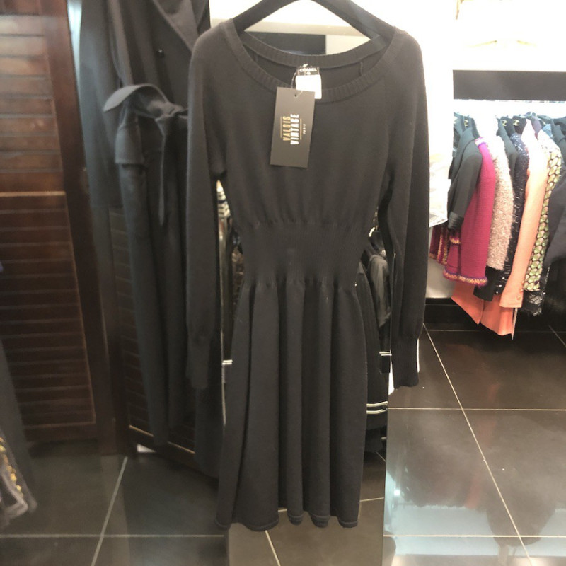 Robe CHANEL T 36 en laine noire