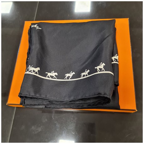 Petit foulard HERMES en soie noir