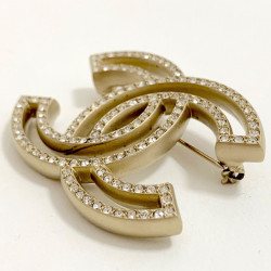 Broche CHANEL Double C strass et métal doré