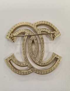 Broche CHANEL Double C strass et métal doré