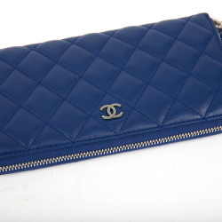 Portefeuille CHANEL en cuir d'agneau lisse bleu