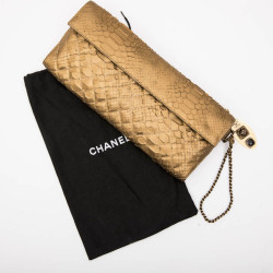 Pochette CHANEL en python or mat