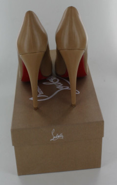 escarpins CHRISTIAN LOUBOUTIN T39 beige noir