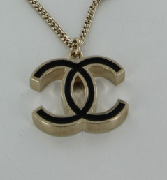 collier CHANEL  Double C noir