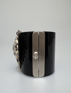 CHANEL heart cuff