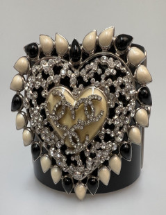 CHANEL heart cuff