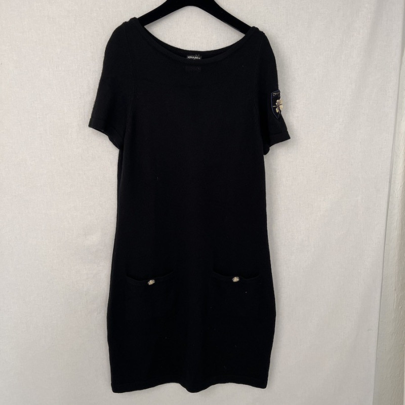 Robe T 42 CHANEL cachemire écusson trefle