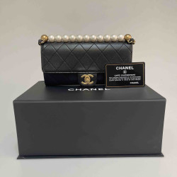 CHANEL Wallet on chain black leather and pearly beads