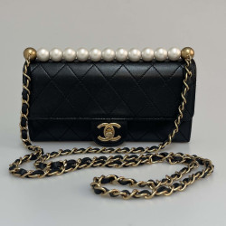 CHANEL Wallet on chain black leather and pearly beads