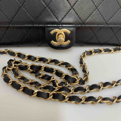 CHANEL Wallet on chain black leather and pearly beads