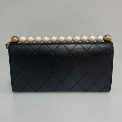 CHANEL Wallet on chain black leather and pearly beads