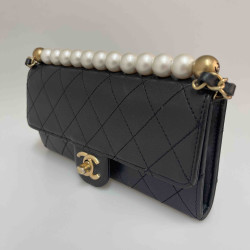 CHANEL Wallet on chain black leather and pearly beads