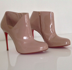 boots  CHRISTIAN LOUBOUTIN cuir verni T38