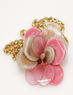 Collier camelia MARGUERITE DE VALOIS rose