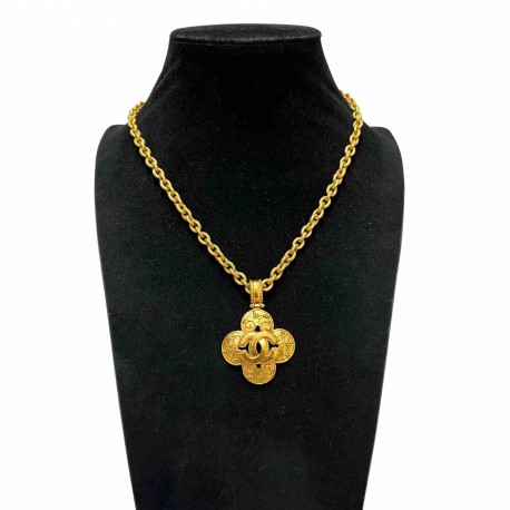 Collier CHANEL coeur CC doré