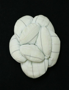 Broche camélia CHANEL en coton vert anis