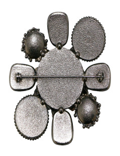 CHANEL Couture brooch