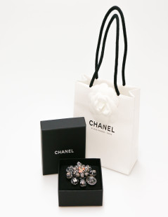 CHANEL Couture brooch