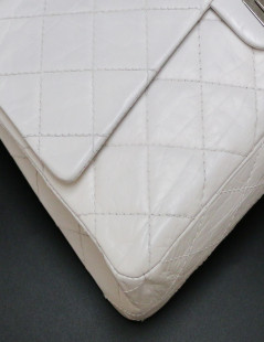 CHANEL white crumpled leather Jumbo bag