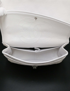 CHANEL white crumpled leather Jumbo bag