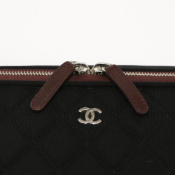 Pochette CHANEL toile matelassée noire