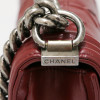 Sac Boy CHANEL embossé bordeaux