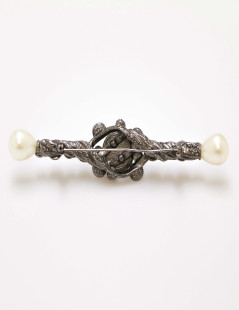 CHANEL pearl brooch