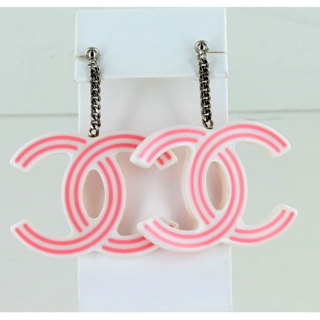 clous d'oreille CHANEL pendantes roses